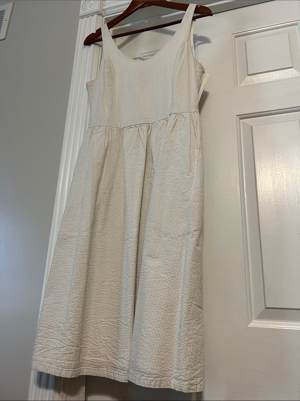 Hope & Henry Seersucker Tie-Waist Midi Dress Size Small Neutral Stripe